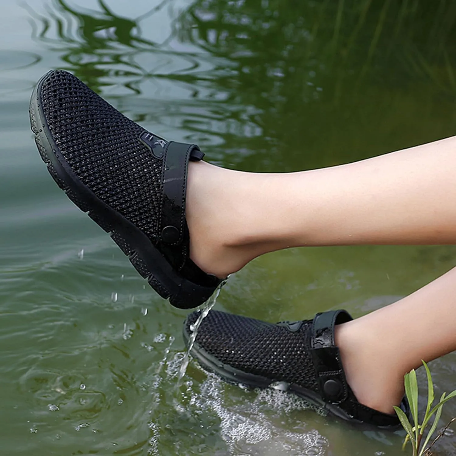 ihinzry Men's Women's Garden Clogs Hollow Mesh Clog Indoor Outdoor Slippers Nurse Work Mules